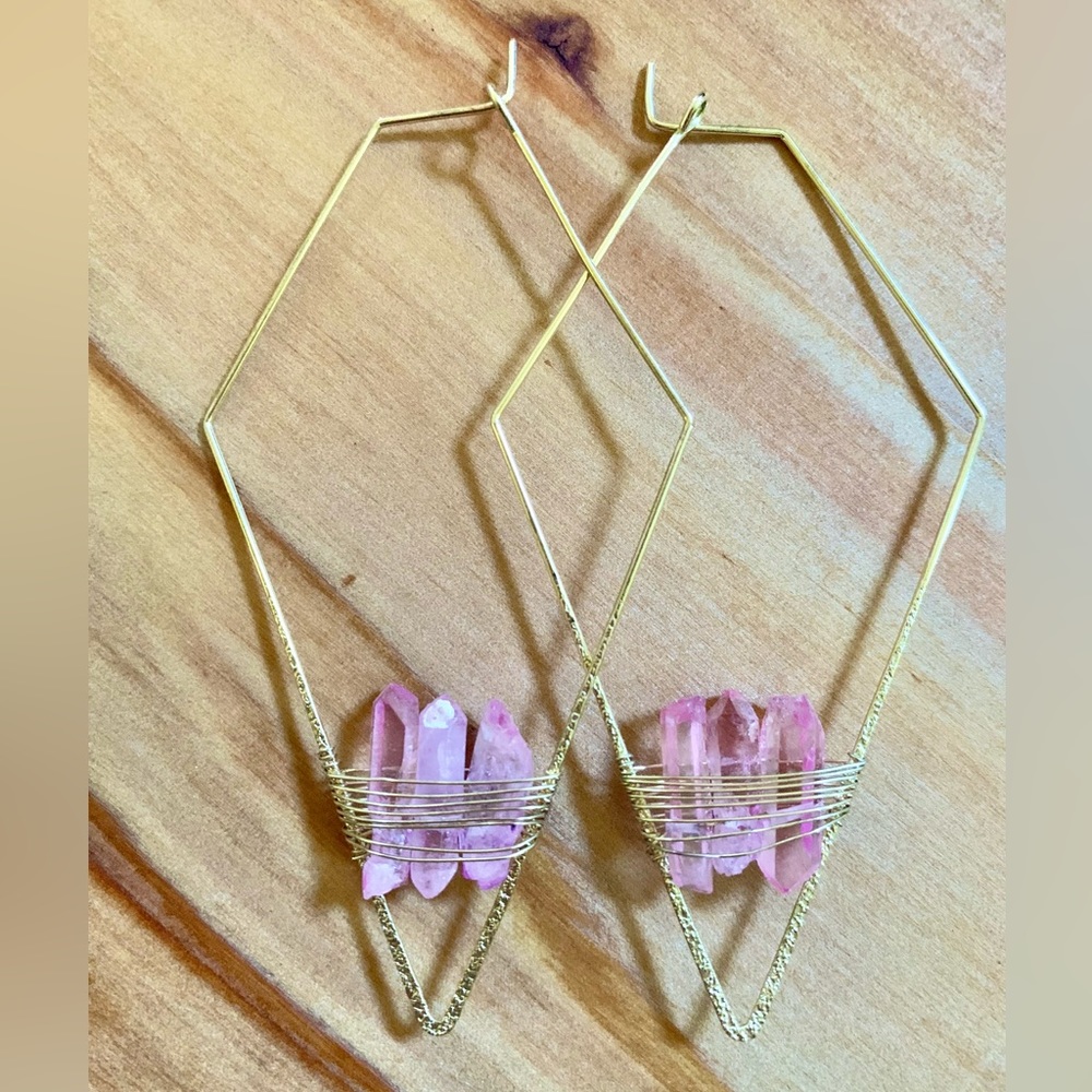 NWOT Gold plated dangle earrings with pink quartz